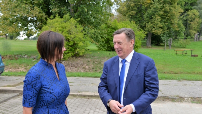 Ministru prezidents: skola nav sociālās aprūpes iestāde laba laika pavadīšanai