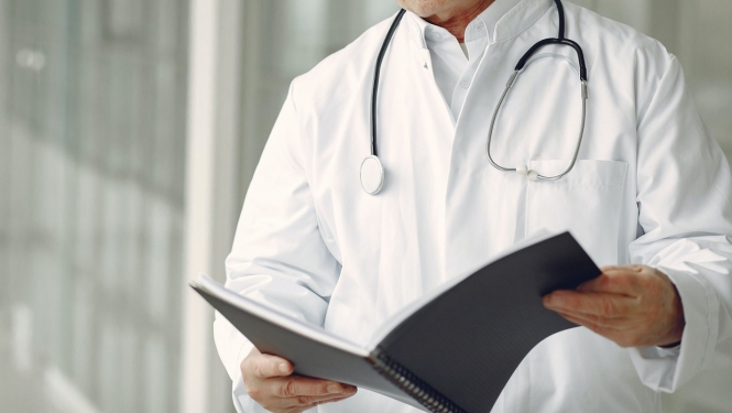 Diasporas mediķiem atvieglo prasības, lai turpinātu profesionālo darbību Latvijā