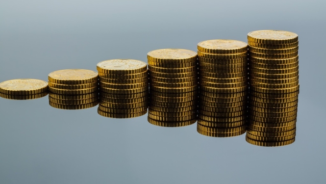 Paaugstina valsts nodevu par licences izsniegšanu un ikgadējo valsts nodevu par kreditēšanas pakalpojumu sniedzēja darbības uzraudzību