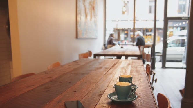 No 17.augusta tiek mazināti ierobežojumi ēdināšanas uzņēmumiem, tirdzniecības centriem un konferenču rīkotājiem