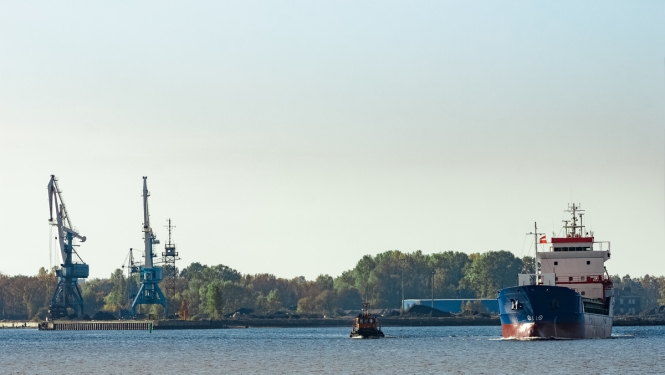 Valdība nobalso par ostas valdes locekļu algu samazināšanu
