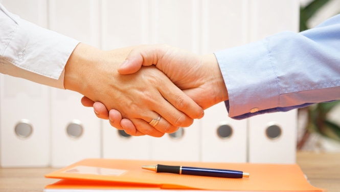 Atvieglo birokrātiskos šķēršļus ārzemnieku nodarbināšanai