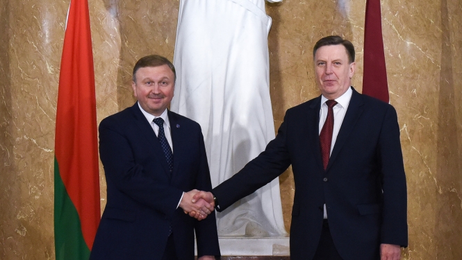 Latvijas un Baltkrievijas premjeri paraksta sadarbības līgumus, tostarp kodoldrošības jomā