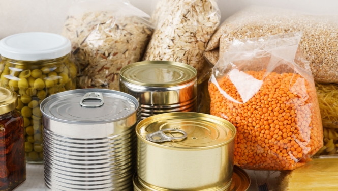 Turpmāk pārtiku ar beigušos minimālo derīguma termiņu “Ieteicams līdz…” varēs ziedot arī gala patērētajam