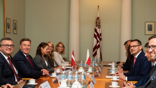 Ministru prezidents ar Polijas premjeru apspriež drošību Baltijas reģionā