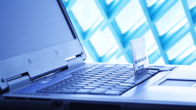 Valdība apstiprina stingrākus nosacījumus preču un pakalpojumu sniedzējiem internetā