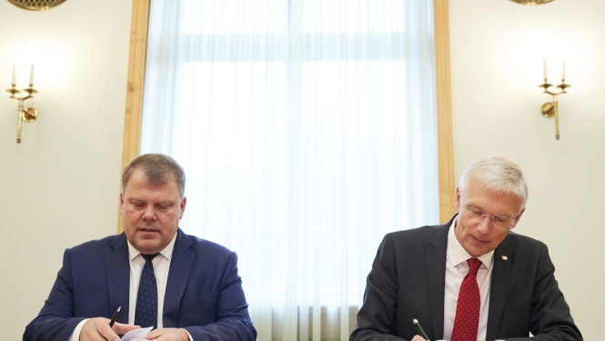 Parakstīts Ministru kabineta un Latvijas Pašvaldību savienības vienošanās un domstarpību protokols