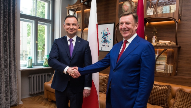 Ministru prezidents sarunā ar Polijas prezidentu atzinīgi novērtē Polijas ieguldījumu Baltijas reģiona drošībā