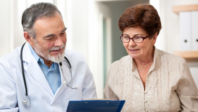 Pensionāriem saruks līdzmaksājums pie ģimenes ārsta