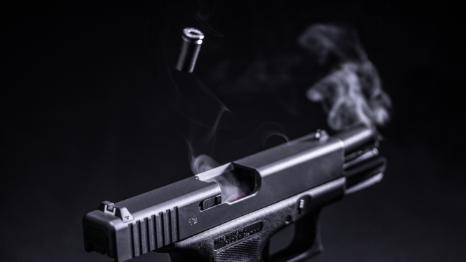 Apstiprina ieroču aprites kārtību, ieroču atļauju noteikumus un ieroču klasificēšanas kārtību