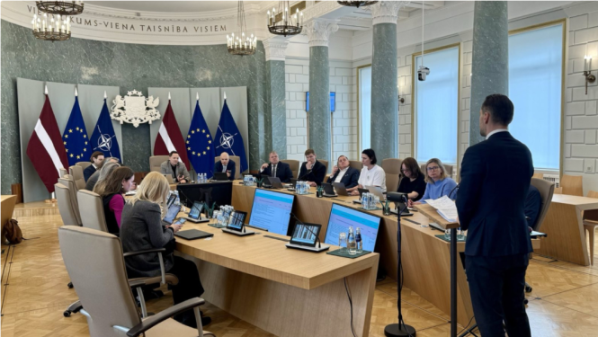 Darba grupas sanāksme Ministru kabineta ēkas Zaļajā zālē