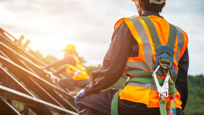 Viesstrādniekiem, iebraucot Latvijā, veiks Covid-19 analīzes