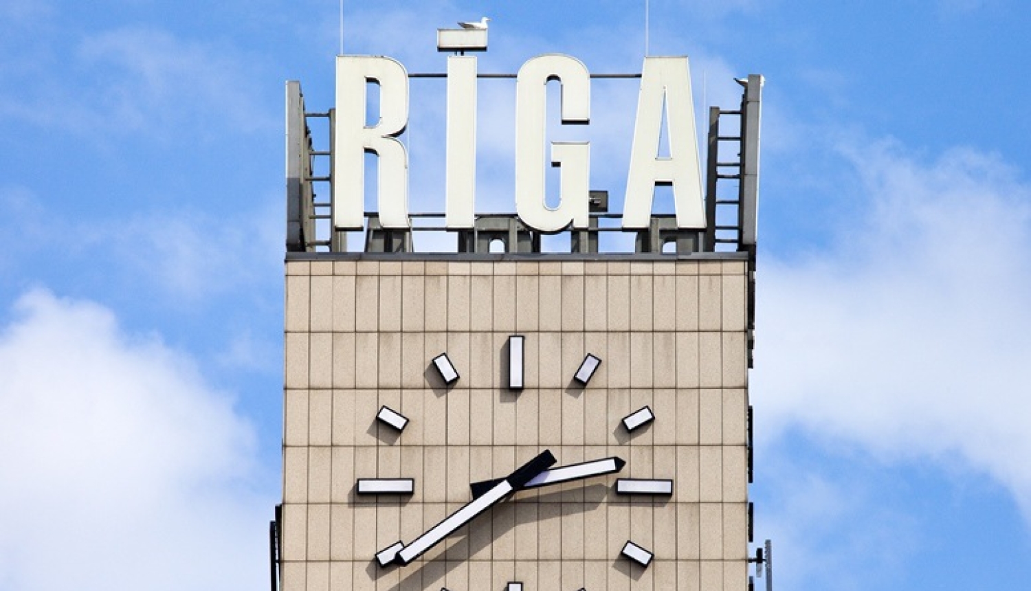 Latvija atbalsta atteikšanos no laika maiņas