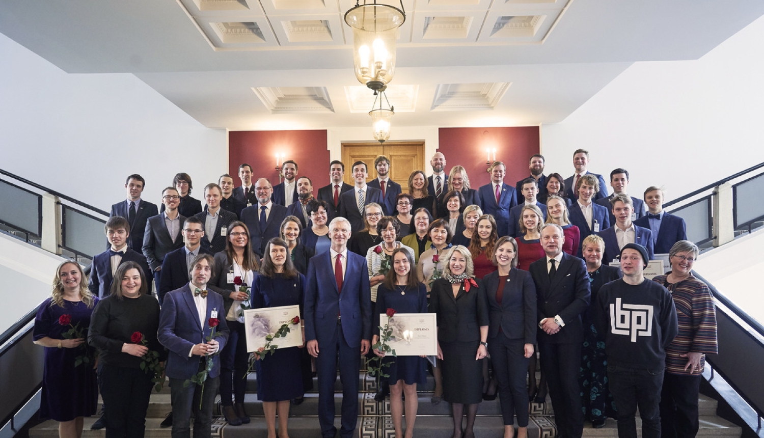 Sveic starptautisko mācību priekšmetu olimpiāžu un konkursa “EuroSkills 2018” laureātus un viņu pasniedzējus