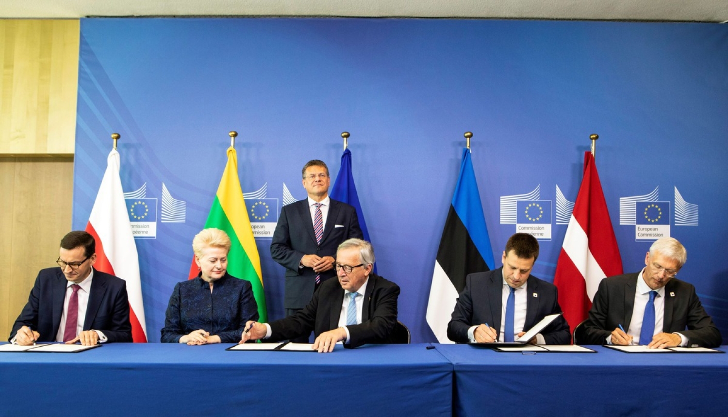 Kariņš paraksta politisko ceļa karti Baltijas valstu elektroenerģijas sistēmu pievienošanai Eiropas tīklam