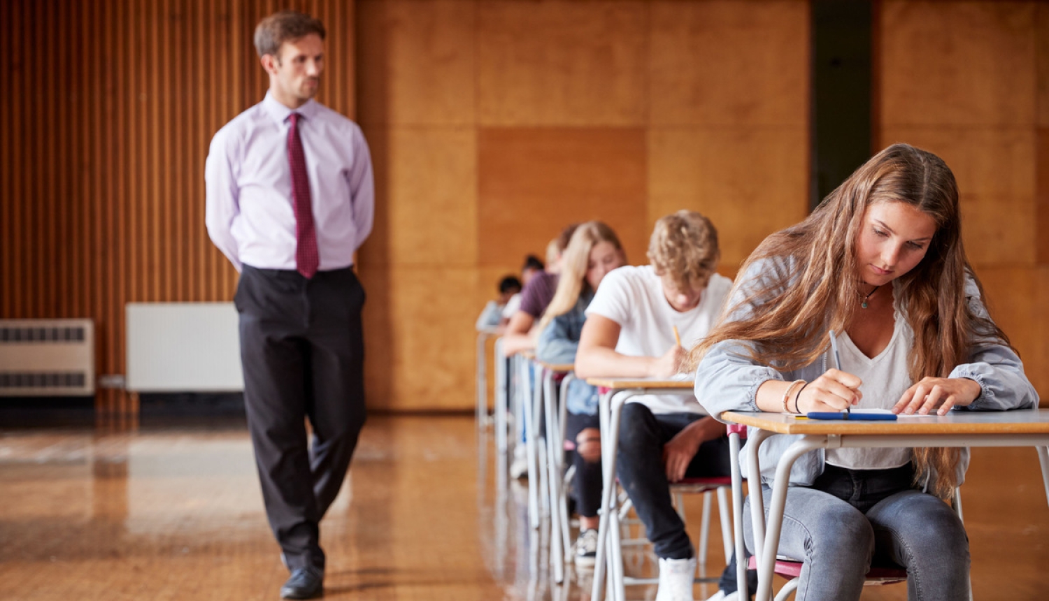 9. klases skolēniem eksāmeni tiek atcelti, pārējiem - notiks