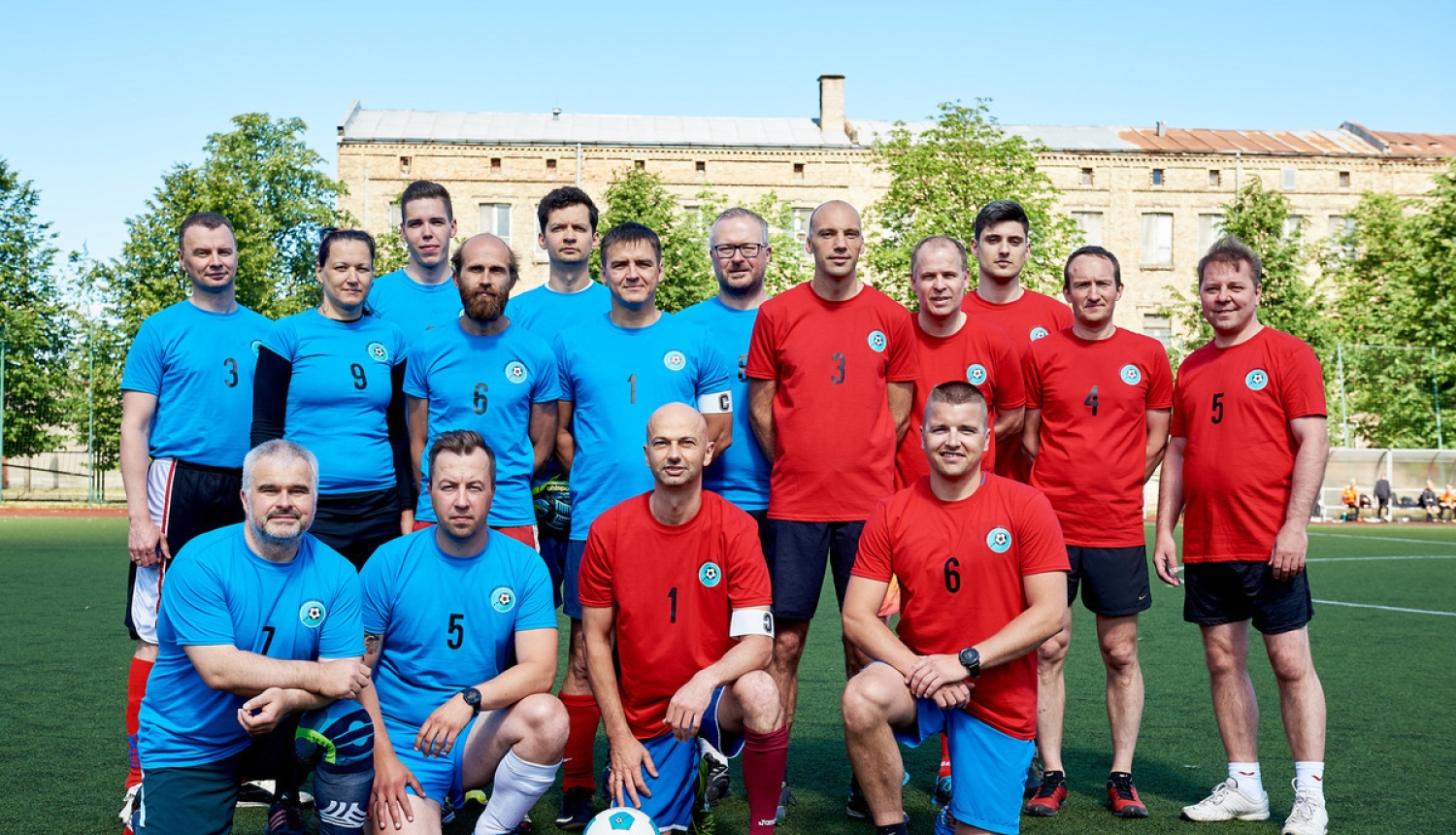 Valsts pārvalde un uzņēmēji rezultatīvā futbola spēlē aizsāk cīņu pret administratīvo slogu