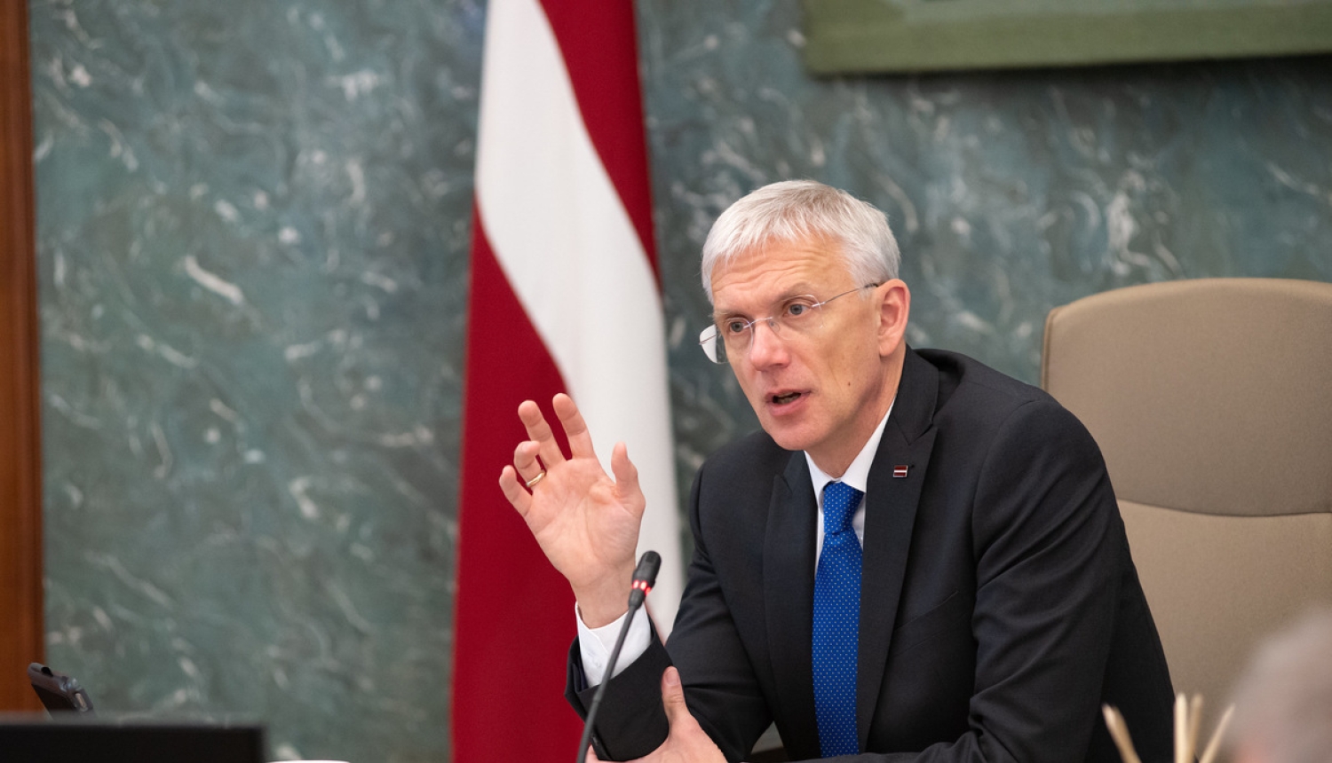 Kariņš uzdevis vairākām ministrijām sniegt vērtējumu par koronavīrusa izplatības ietekmi uz tautsaimniecību un spriedīs par atbalsta iespējām uzņēmējiem