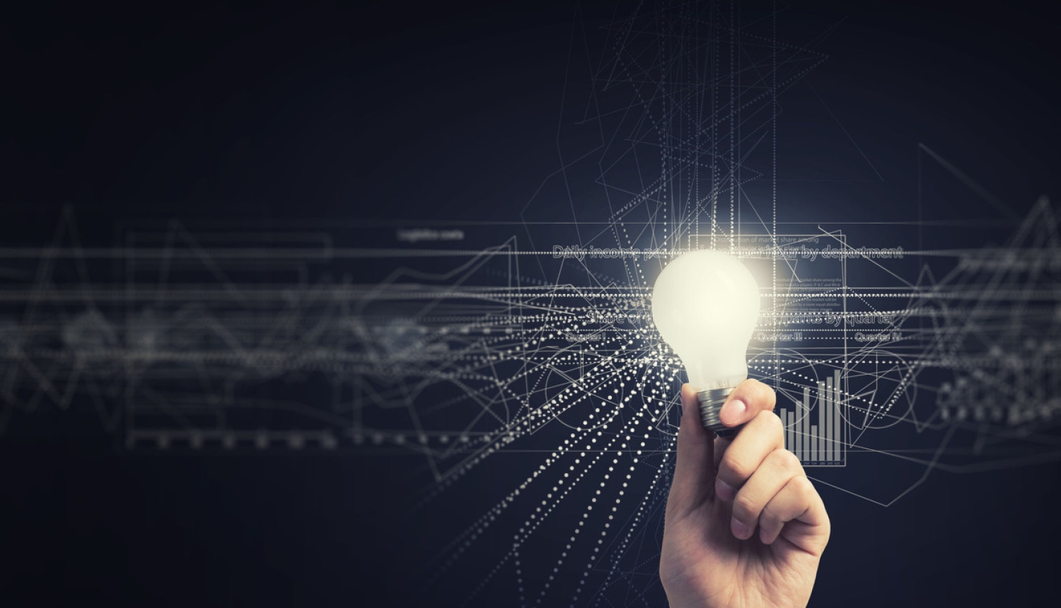 spīdoša spuldzīte rokā