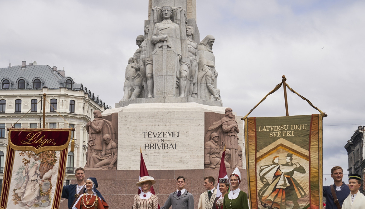 Daudzbērnu ģimenes uz Dziesmu un deju svētku pasākumiem starppilsētu sabiedriskajā transportā varēs braukt par brīvu