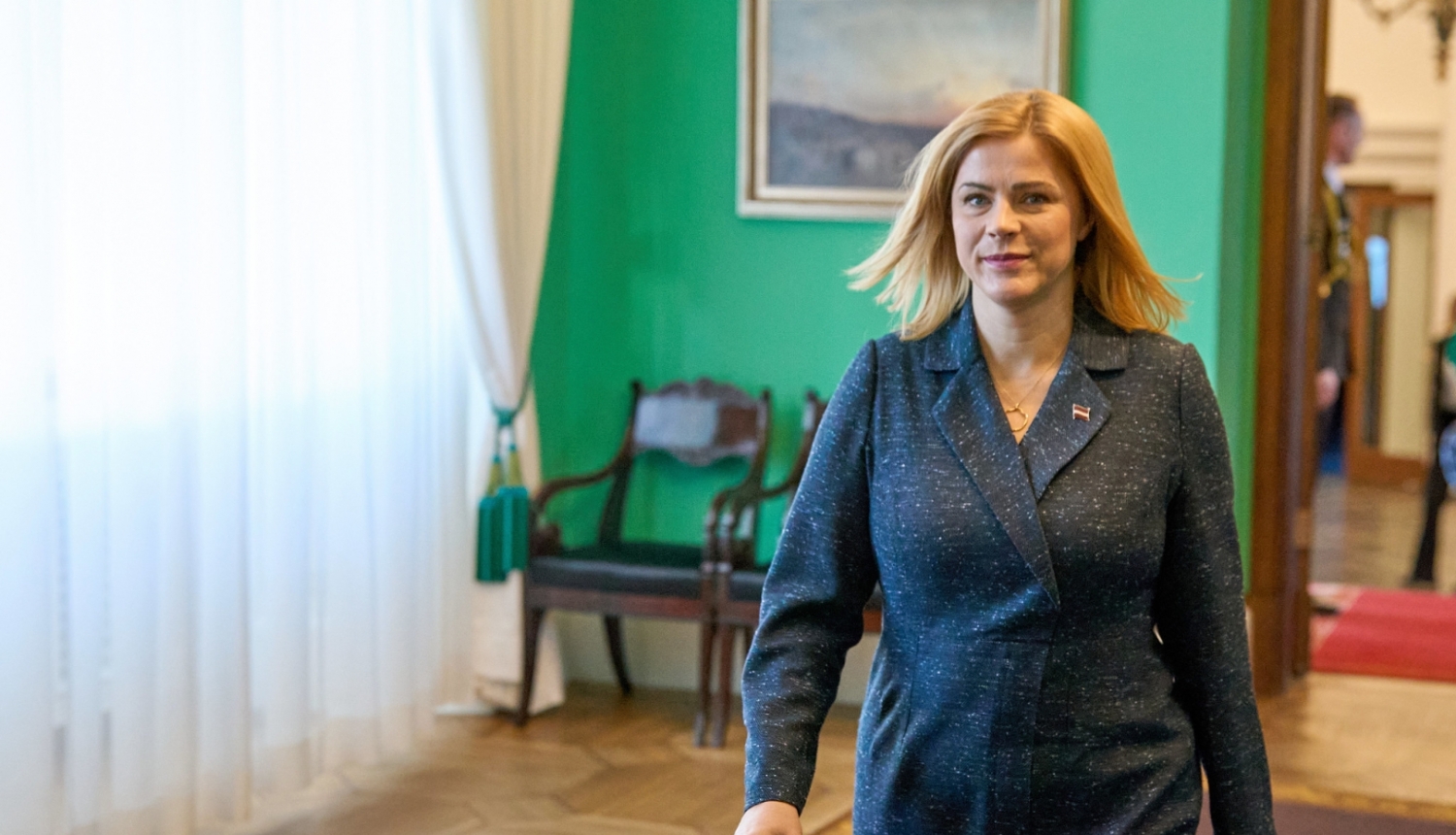 Ministru Prezidente Rīgas pilī pēc tikšānās ar Valsts prezidentu