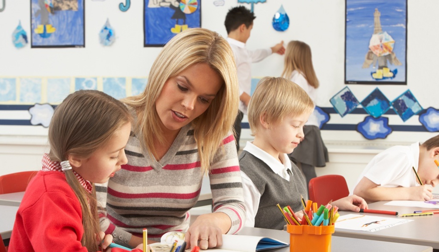 Turpmāko piecu gadu laikā plānots pakāpeniski palielināt pedagogu zemāko darba algas likmi