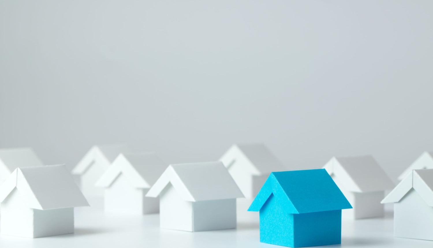 Apstiprina plānu ar nepieciešamajiem pasākumiem dzīvojamā fonda uzlabošanai