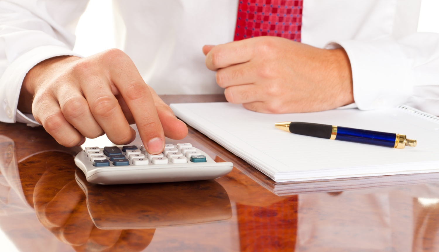 Valdība atbalsta piemaksas IeVP nodarbinātajiem, kas darba pienākumus veic tiešā fiziskā kontaktā ar Covid-19 riska grupas personām