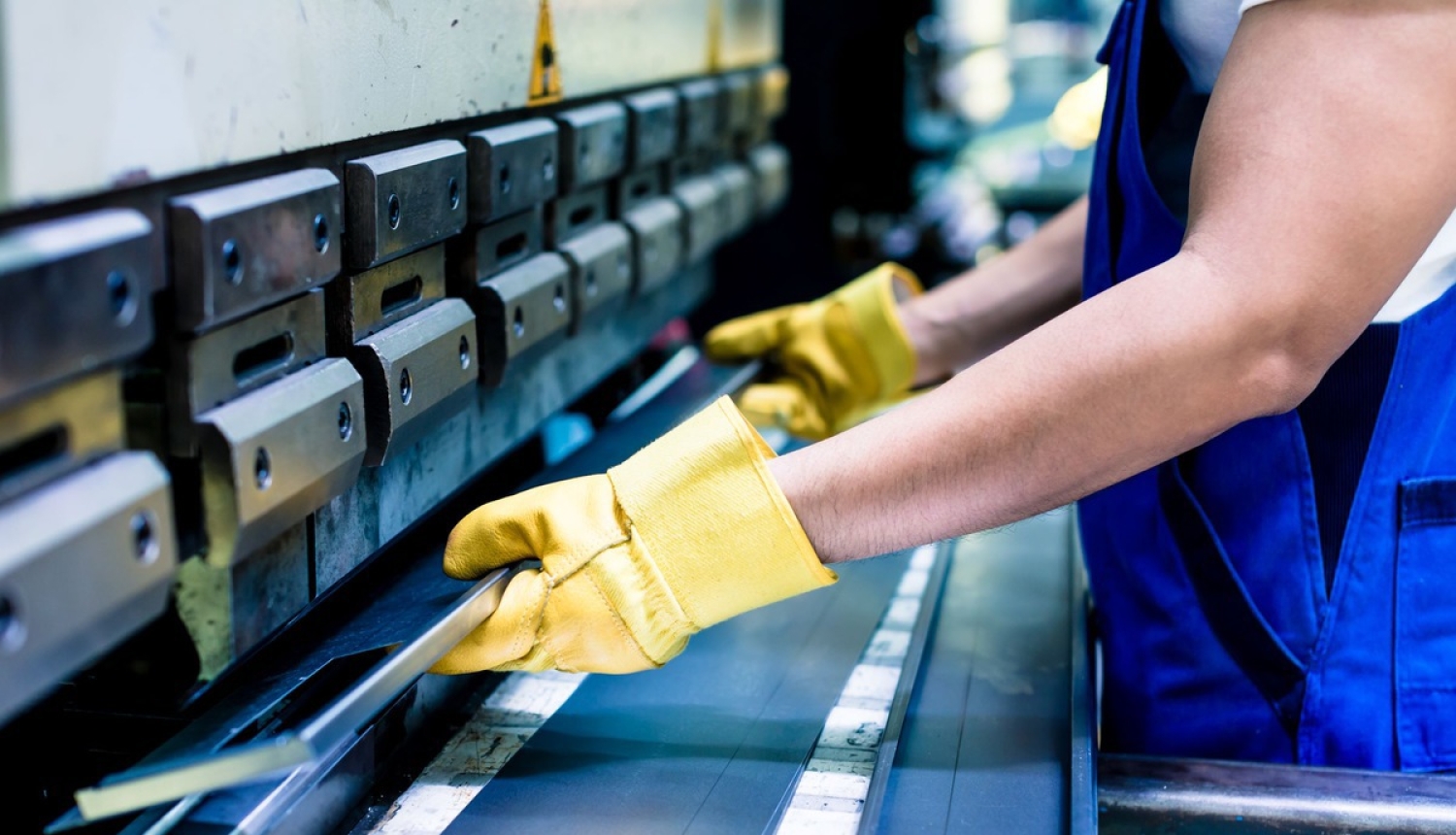 Apstiprina sašaurinātu melno un krāsaino metālu pusfabrikātu sarakstu, kam piemērojama reversā PVN maksāšanas kārtība