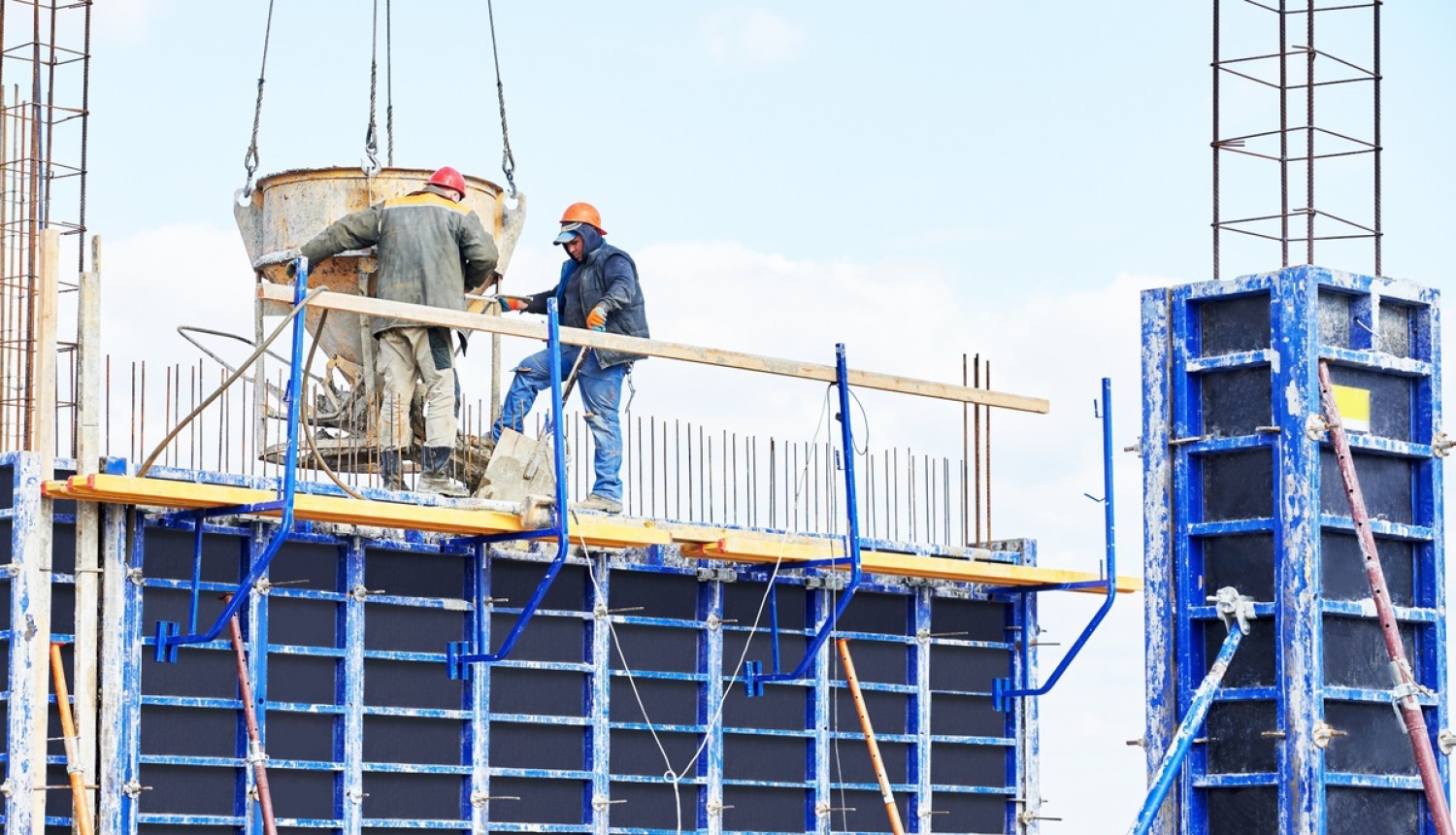 Precizē prasības dzīvojamās mājas, tās konstrukciju, kā arī tajā esošo iekārtu un inženiertīklu vizuālajai apskatei un energoefektivitātei