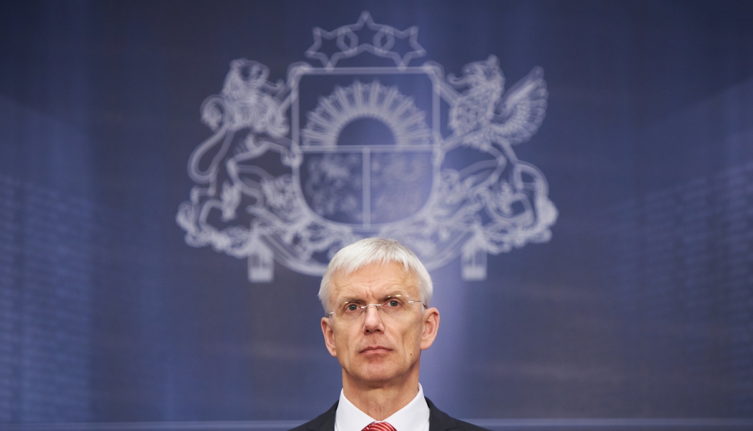 Kariņš uzdod veicināt ķirurģisko sejas masku ražošanu Latvijā