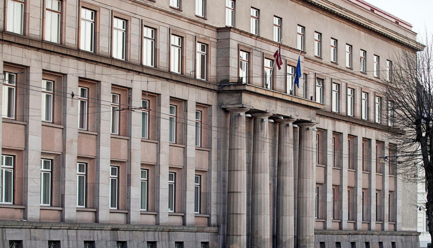 VNĪ uzsāk Ministra kabineta ēku kompleksa fasādes uzkopšanu