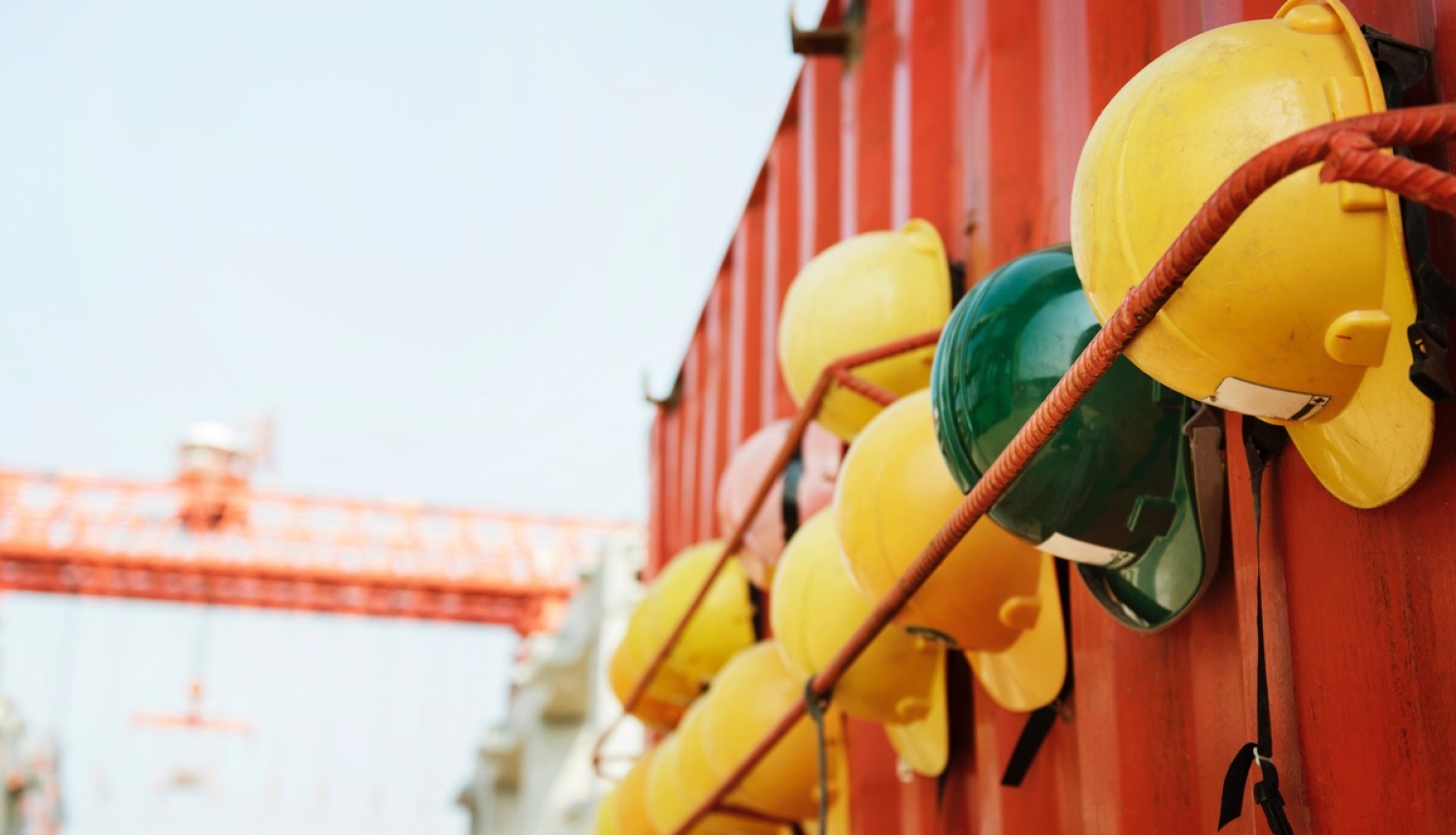 Precizē drošības konsultantu profesionālo darbību bīstamo kravu pārvadājumu jomā