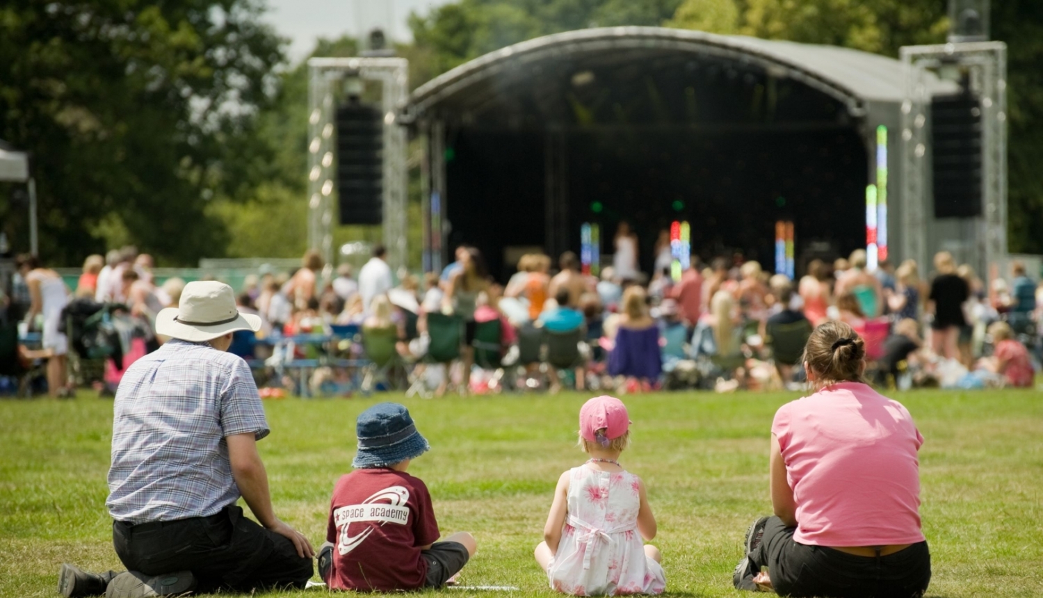 Ģimene āra koncertā