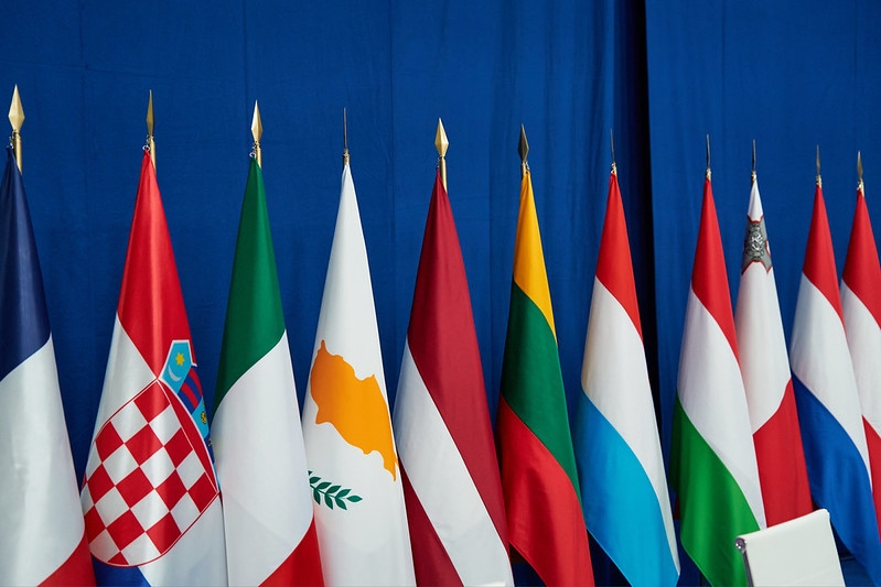 Dažādu valstu karogi